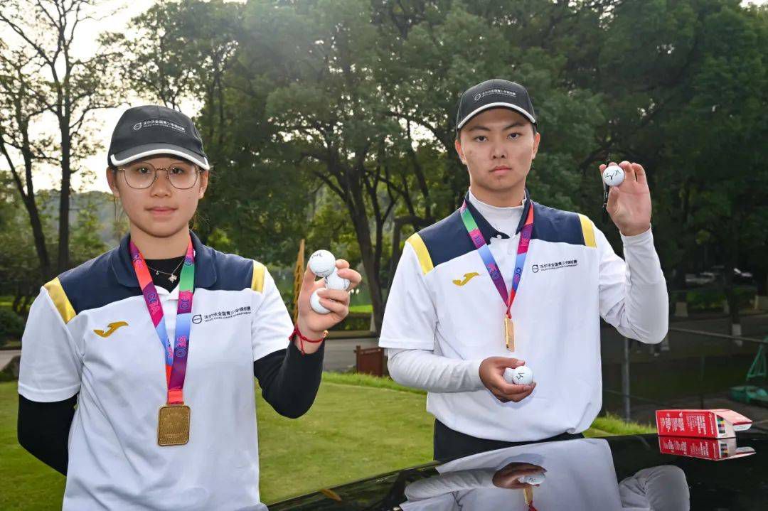 雷吉隆去年夏天从热刺租借加盟曼联，租借期限为一个赛季。